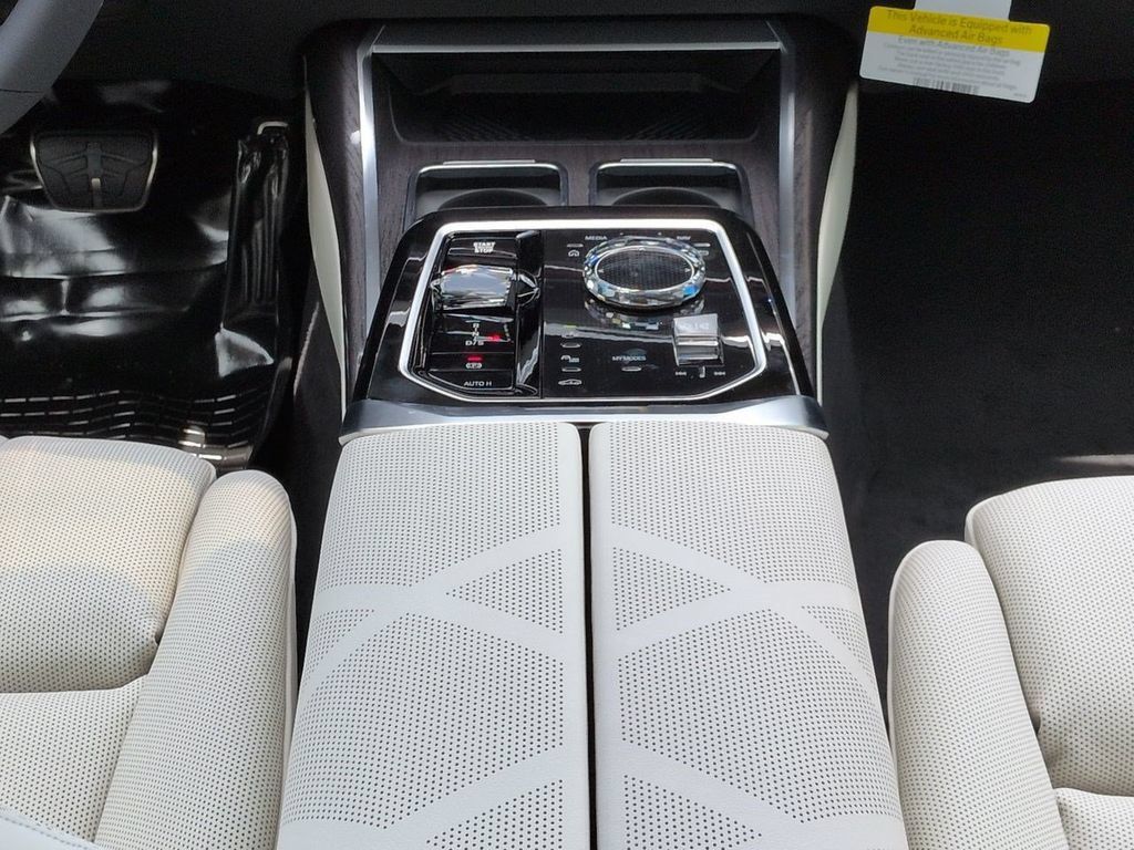 New 2026 BMW 750e xDrive AWD/4WD image 18