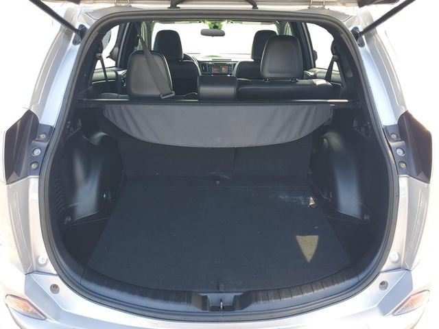 Used 2017 Toyota RAV4 SE FWD image 30