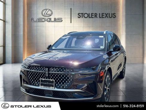 Used 2025 Lincoln Nautilus Reserve AWD/4WD image 3
