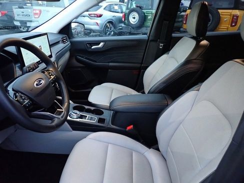 Certified 2025 Ford Escape Platinum image 15