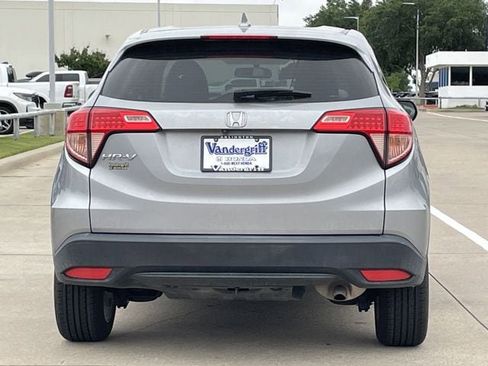 Used 2017 Honda HR-V LX image 5