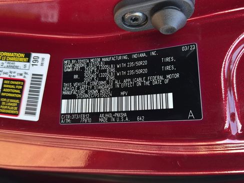 Certified 2023 Toyota Sienna XSE image 35