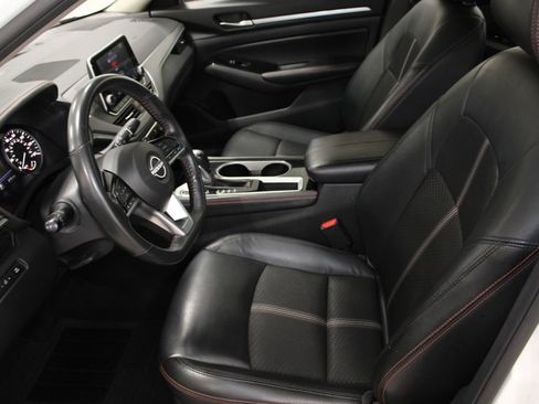 Used 2024 Nissan Altima 2.5 SR FWD image 16