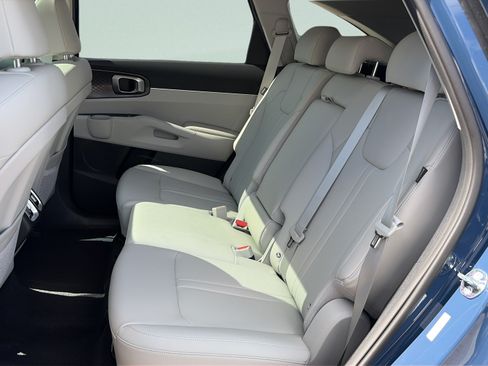 New 2026 Kia Sorento S w/ S Panoramic Sunroof Package FWD image 13