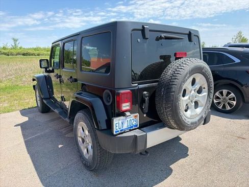 Used 2015 Jeep Wrangler Unlimited Sahara w/ Dual Top Group AWD/4WD image 7