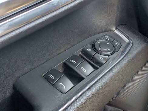 Used 2024 GMC Sierra 1500 SLT image 13