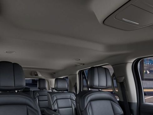 New 2027 Lincoln Navigator Premiere AWD/4WD image 24