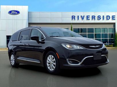 Used 2018 Chrysler Pacifica Touring-L