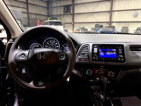 Used 2022 Honda HR-V LX image 29