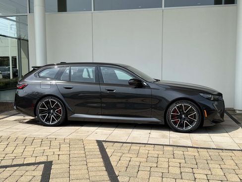 New 2027 BMW M5 Touring AWD/4WD image 4