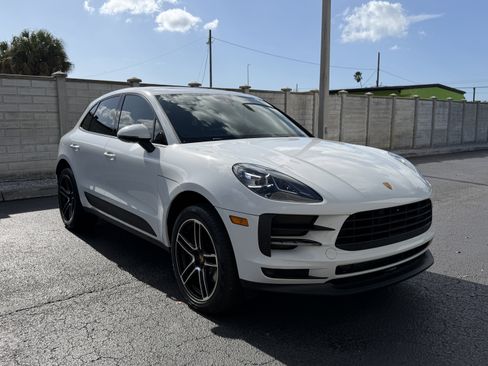 Certified 2021 Porsche Macan image 8