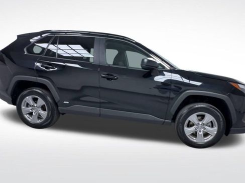 Certified 2024 Toyota RAV4 LE AWD/4WD image 10