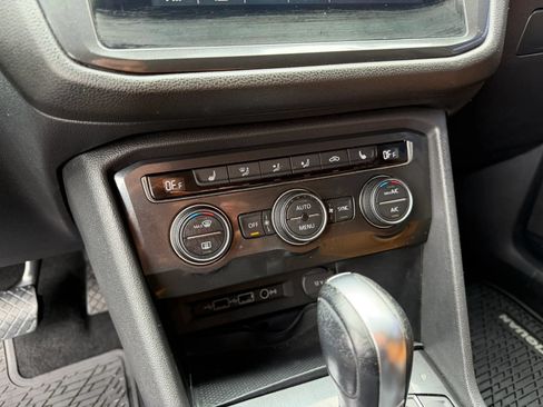 Used 2018 Volkswagen Tiguan SE AWD/4WD image 21