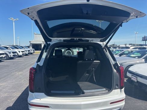 Used 2023 Cadillac XT6 Luxury image 7