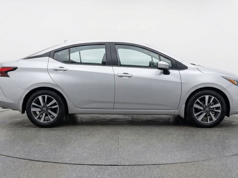 Used 2025 Nissan Versa SV image 11