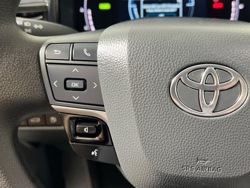 Used 2025 Toyota Camry LE FWD image 18