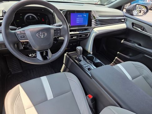 Used 2026 Toyota Camry SE w/ Convenience Package FWD image 7