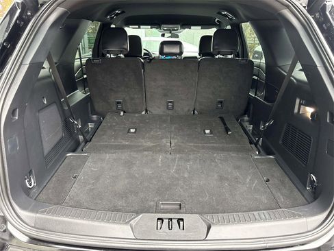 Used 2025 Ford Explorer ST-Line w/ ST-Line Street Pack image 18