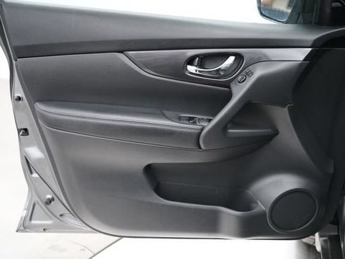 Used 2020 Nissan Rogue SV AWD/4WD image 9