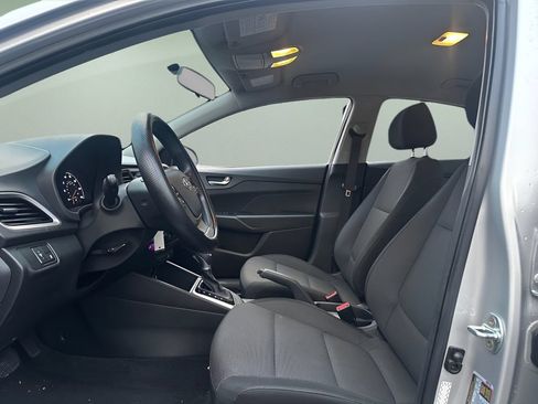 Used 2021 Hyundai Accent SE FWD image 10