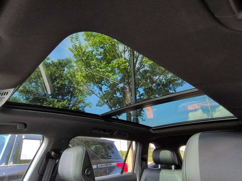 Used 2023 Volkswagen Tiguan SE R-Line image 19