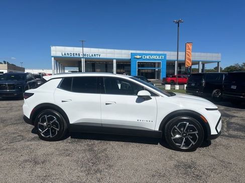 New 2026 Chevrolet Equinox EV LT image 2