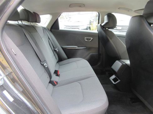 Used 2025 Kia K4 FWD image 25