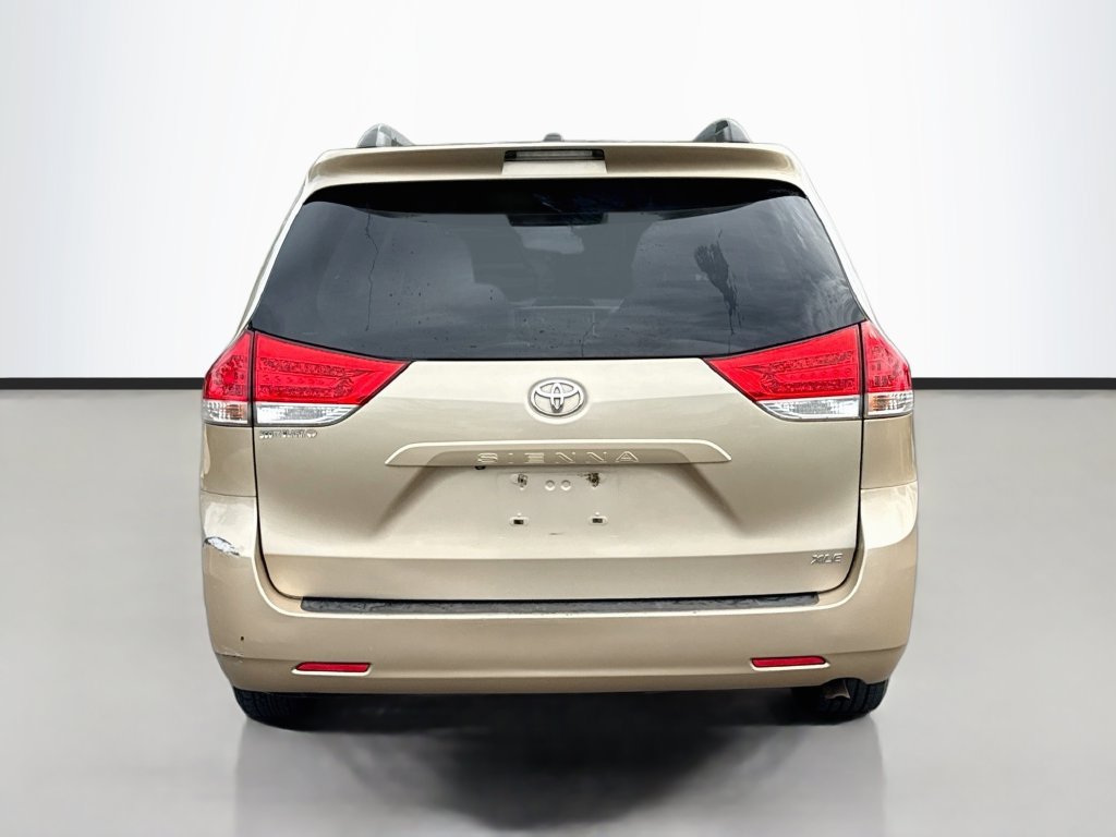 Used 2013 Toyota Sienna XLE FWD image 6