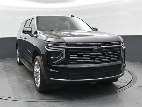 Used 2025 Chevrolet Suburban High Country w/ LPO, Illumination Package image 10