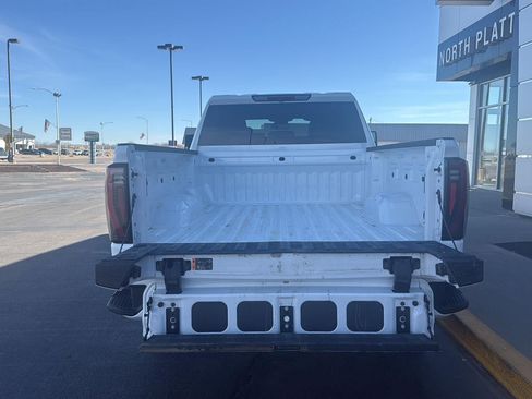 Used 2025 GMC Sierra 2500 AT4 image 4