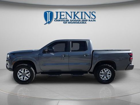 Used 2022 Nissan Frontier SV image 3
