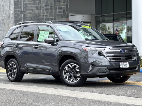 Certified 2025 Subaru Forester Premium AWD/4WD image 2