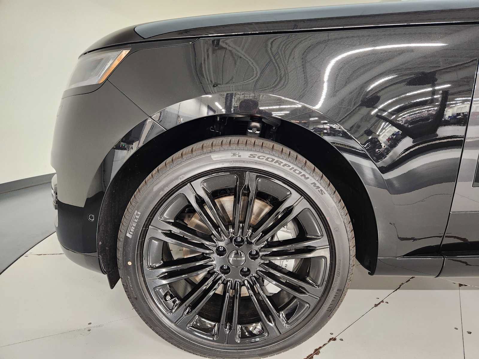 New 2026 Land Rover Range Rover Long Wheelbase SE AWD/4WD image 11
