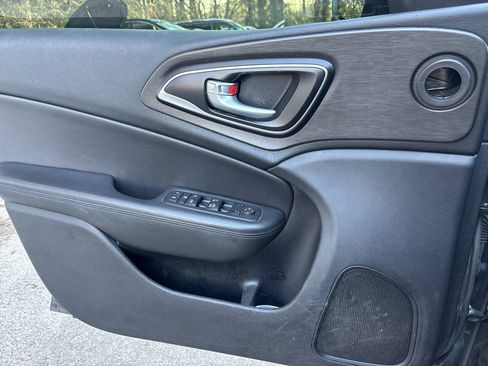 Used 2016 Chrysler 200 Limited FWD image 11