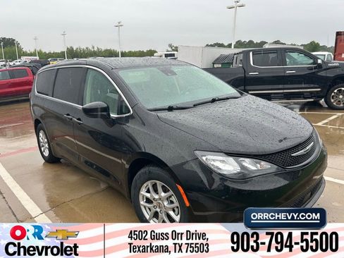 Used 2023 Chrysler Voyager LX image 1