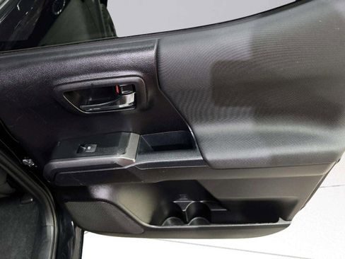 Used 2020 Toyota Tacoma TRD Off-Road w/ Technology Package image 29