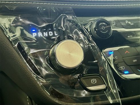 New 2026 Chrysler Pacifica Limited w/ Uconnect Theater Family Group image 12