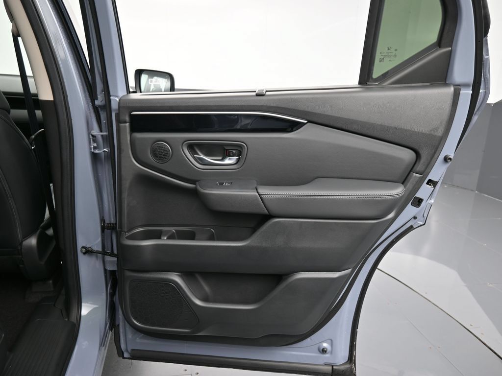 New 2025 Honda Pilot Touring image 25