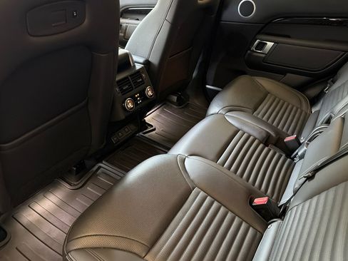 Used 2025 Land Rover Discovery S AWD/4WD image 28