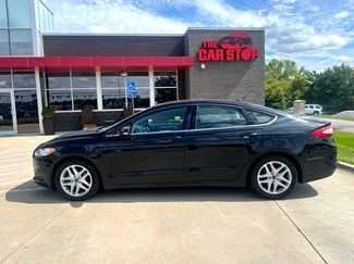 Used 2016 Ford Fusion SE image 1