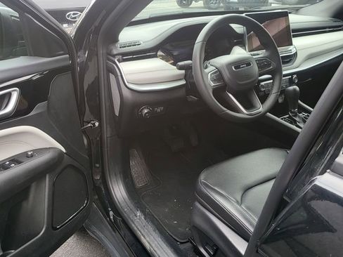 Used 2025 Jeep Compass Limited image 4