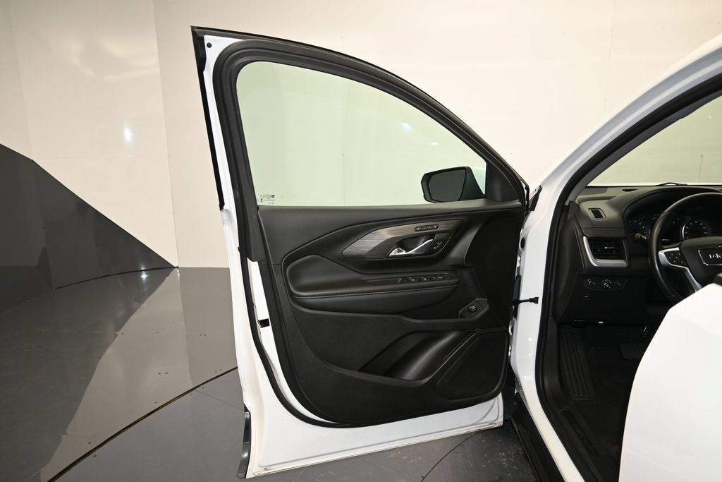 Used 2024 GMC Terrain SLT AWD/4WD image 10