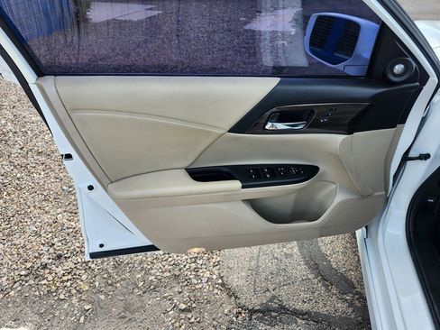 Used 2017 Honda Accord Touring image 14