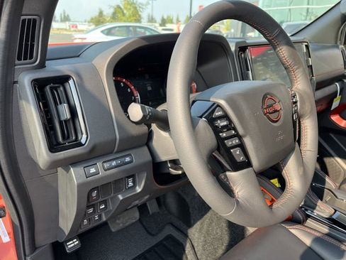 Used 2025 Nissan Frontier PRO-4X w/ Pro Premium Package image 17