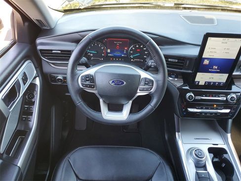 Used 2022 Ford Explorer Limited w/ Limited Technology Package image 17