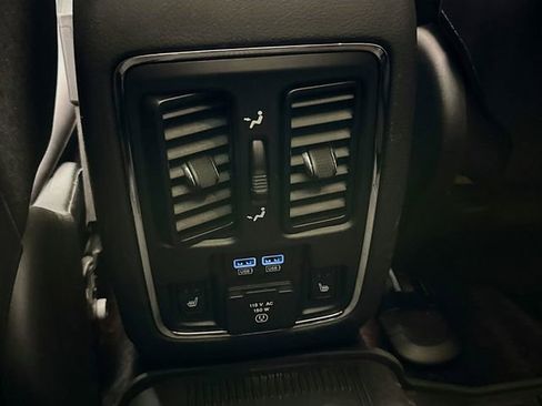 Used 2018 Jeep Grand Cherokee Limited w/ Luxury Group II image 26