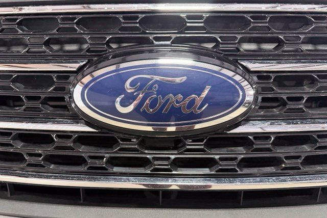 Used 2021 Ford Explorer XLT w/ Equipment Group 202A RWD image 32