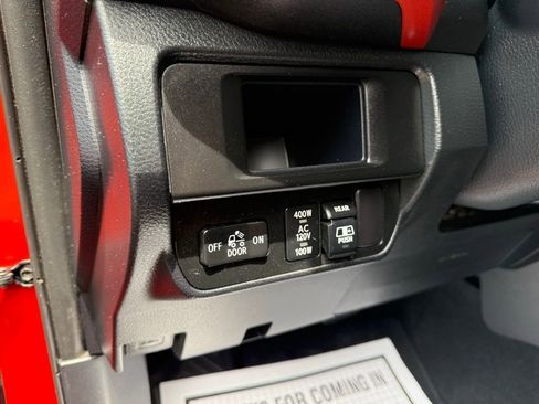 Used 2017 Toyota Tacoma TRD Sport w/ Tow Package (A/T) AWD/4WD image 14