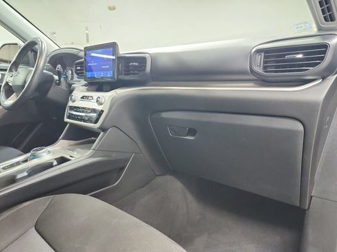 Used 2022 Ford Explorer XLT RWD image 40