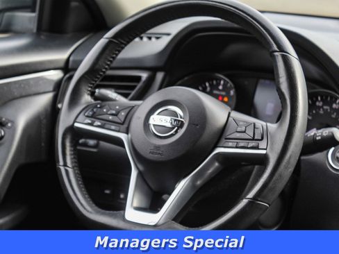 Used 2018 Nissan Rogue SV image 14